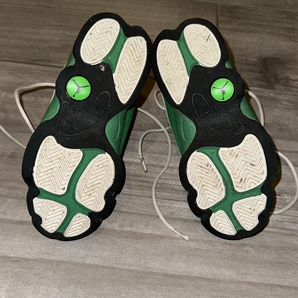 Boy Jordan 13s - Picture 4 of 7